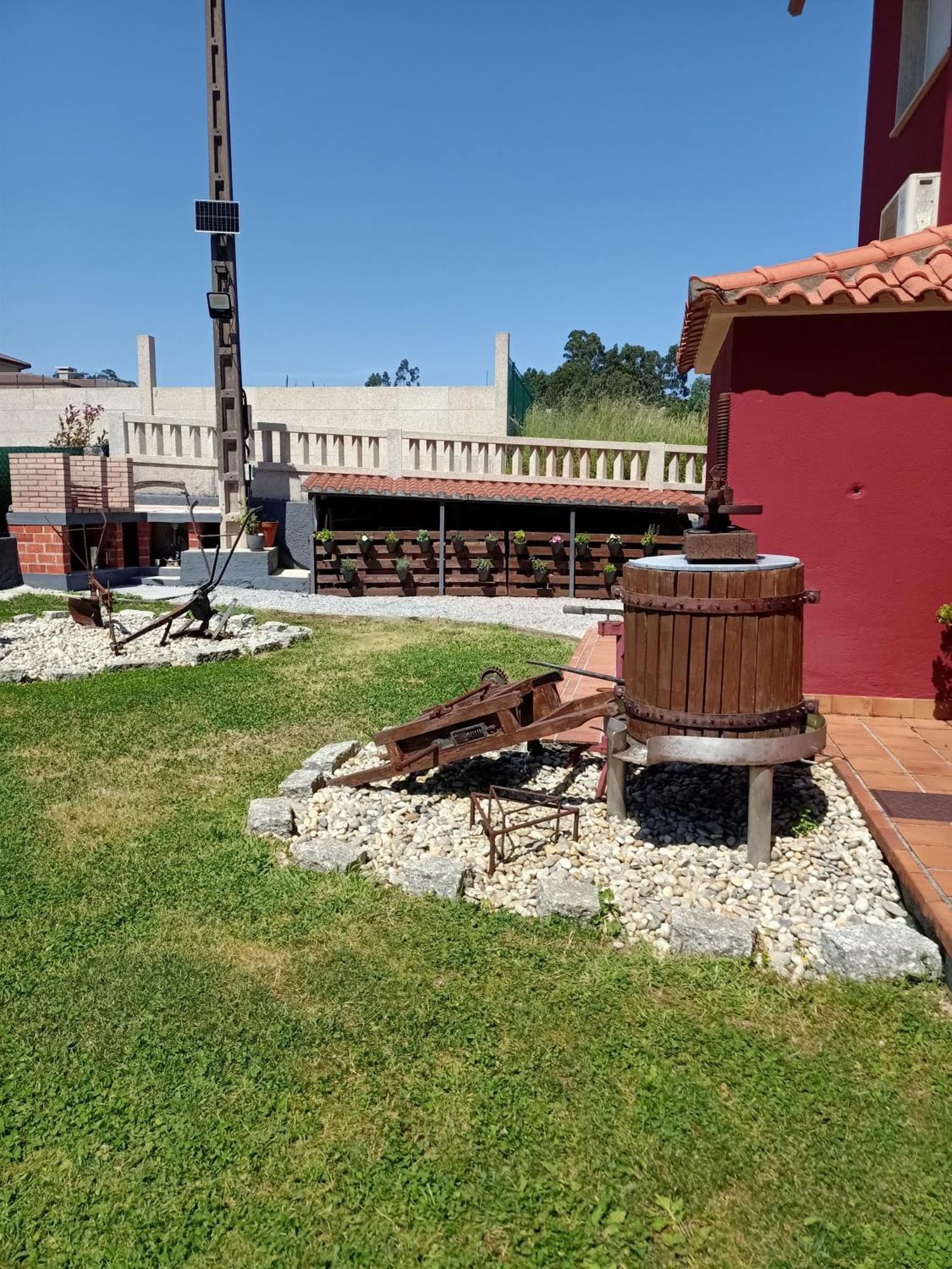 Apartamento en bloque vivienda con piscina y barbacoa a 15 min de la playa Meis Exterior foto