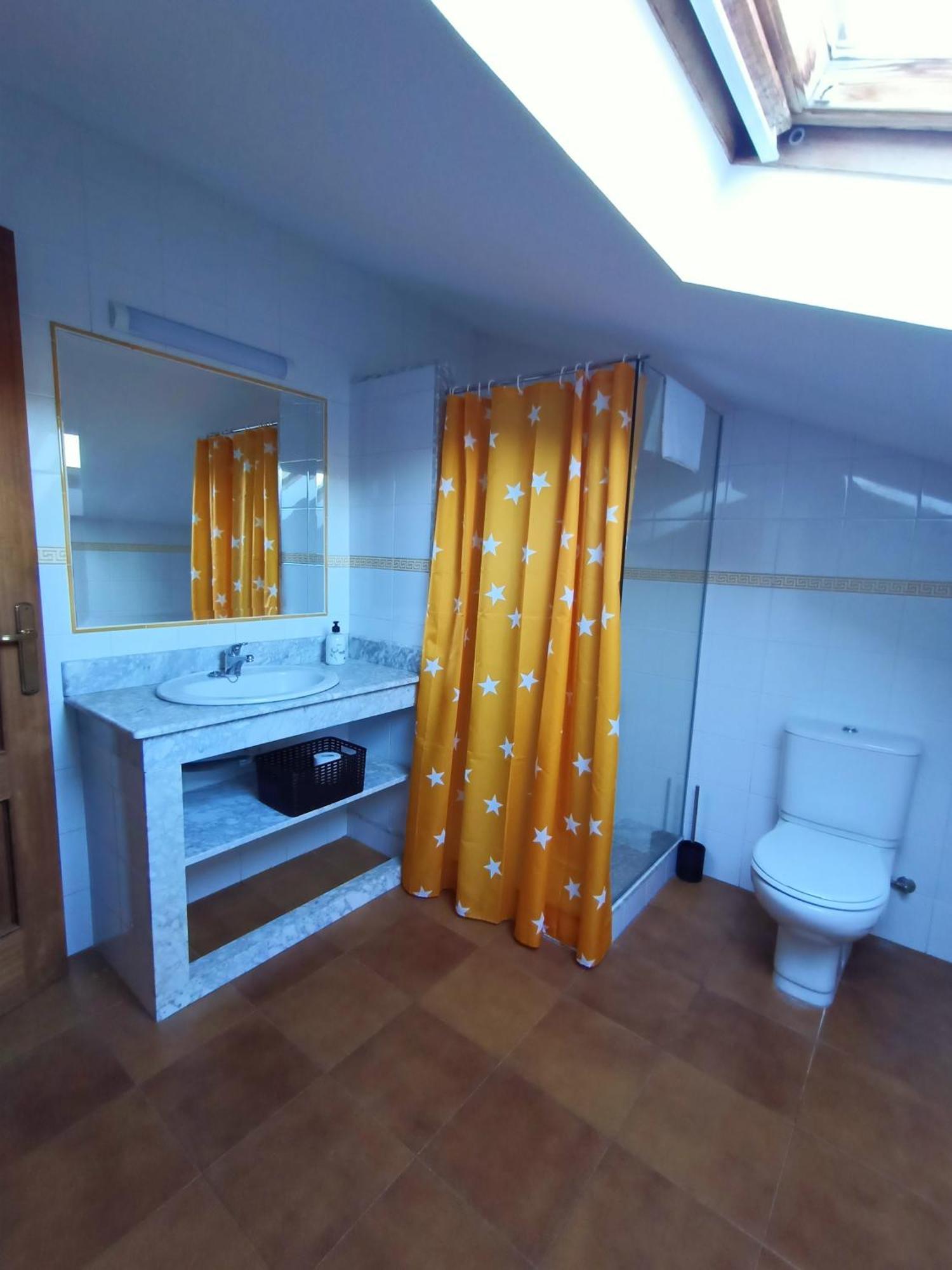 Apartamento en bloque vivienda con piscina y barbacoa a 15 min de la playa Meis Exterior foto